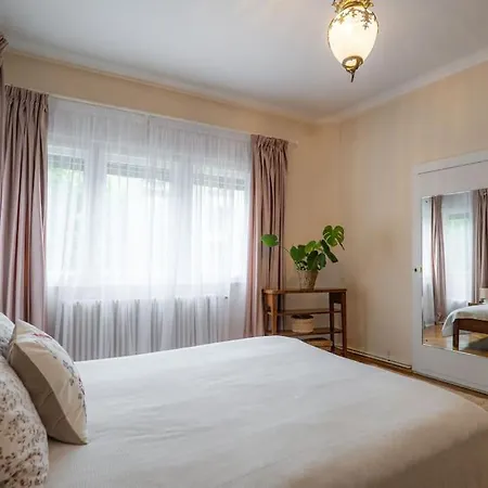 Burghez Apartment Bucharest